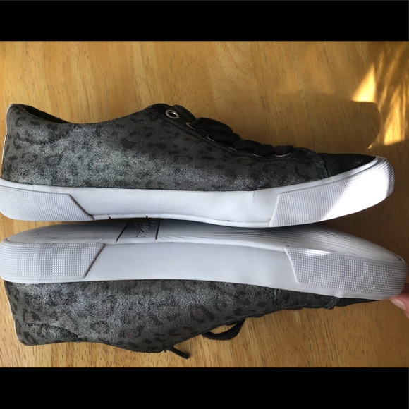 Guess grey cheetah print shoes - Picture 12 of 14